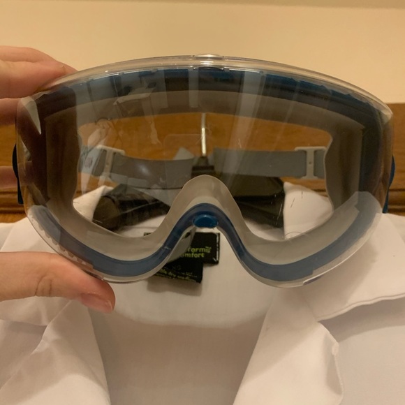 LAB COAT + UVEX GOGGLES - Picture 4 of 6